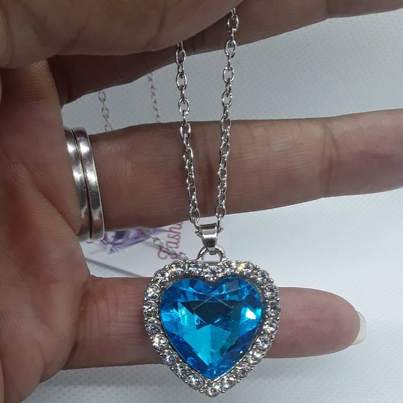 Dazzling Ocean Blue Heart Necklace - Picture 3 of 4